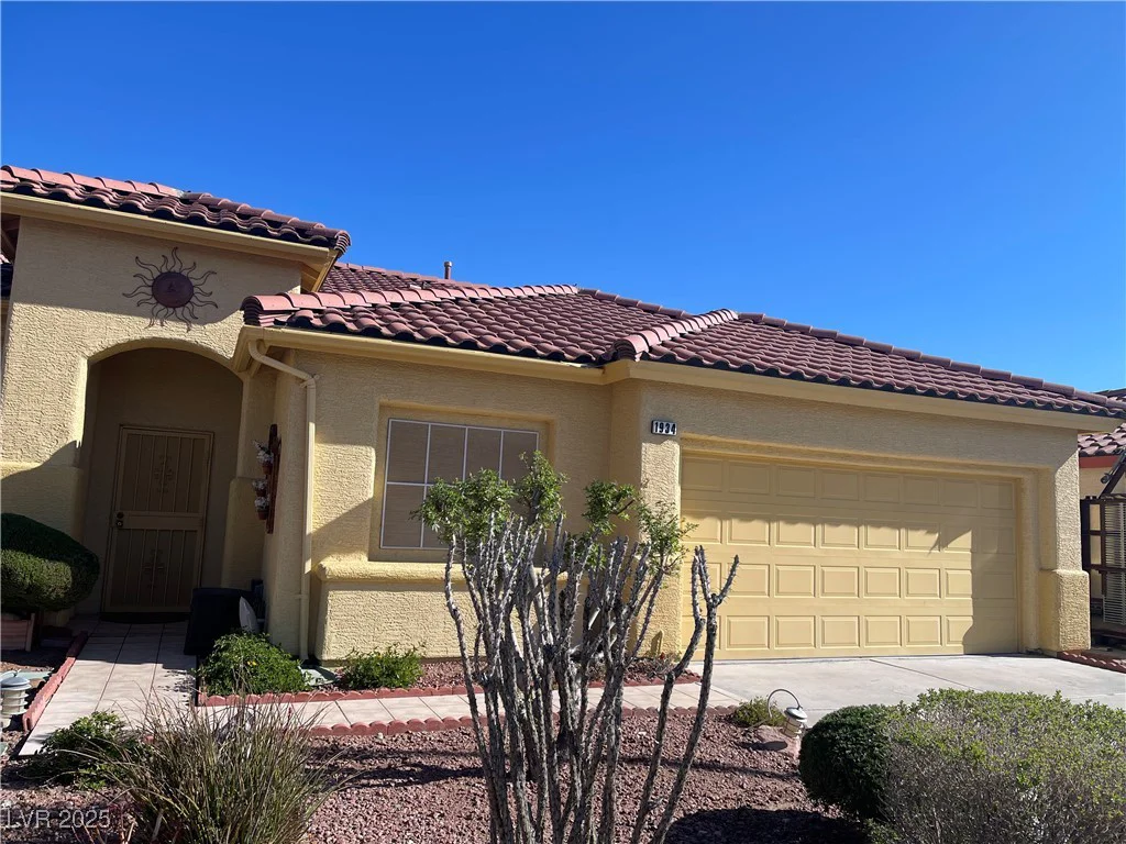 1934 Kings Beach, Las Vegas, NV 89123
