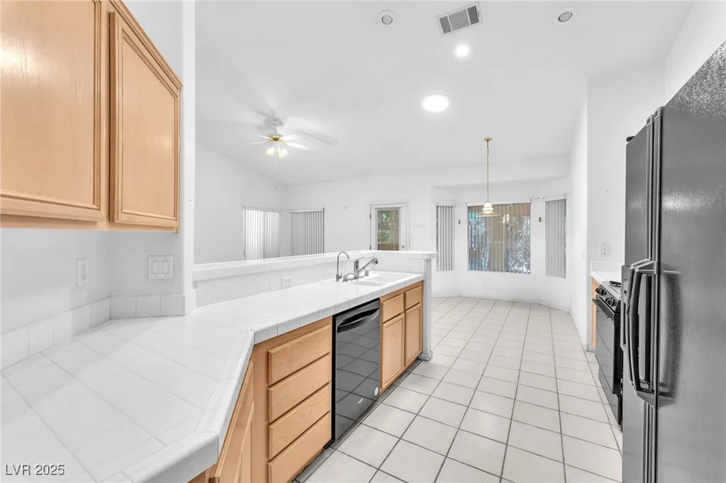 1934 Kings Beach, Las Vegas, NV 89123