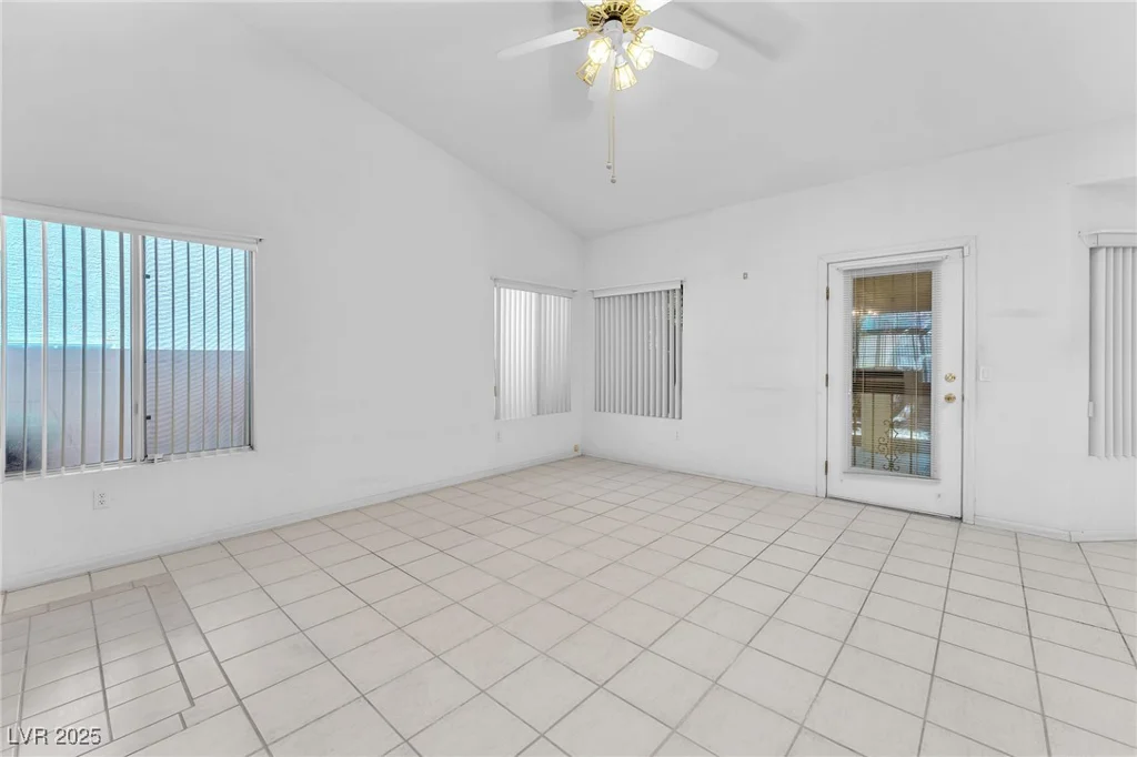 1934 Kings Beach, Las Vegas, NV 89123
