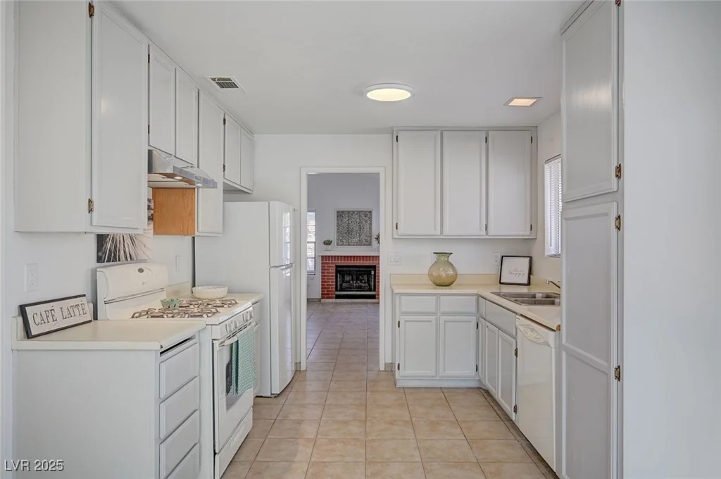 7579 Kalmalii, Las Vegas, NV 89147