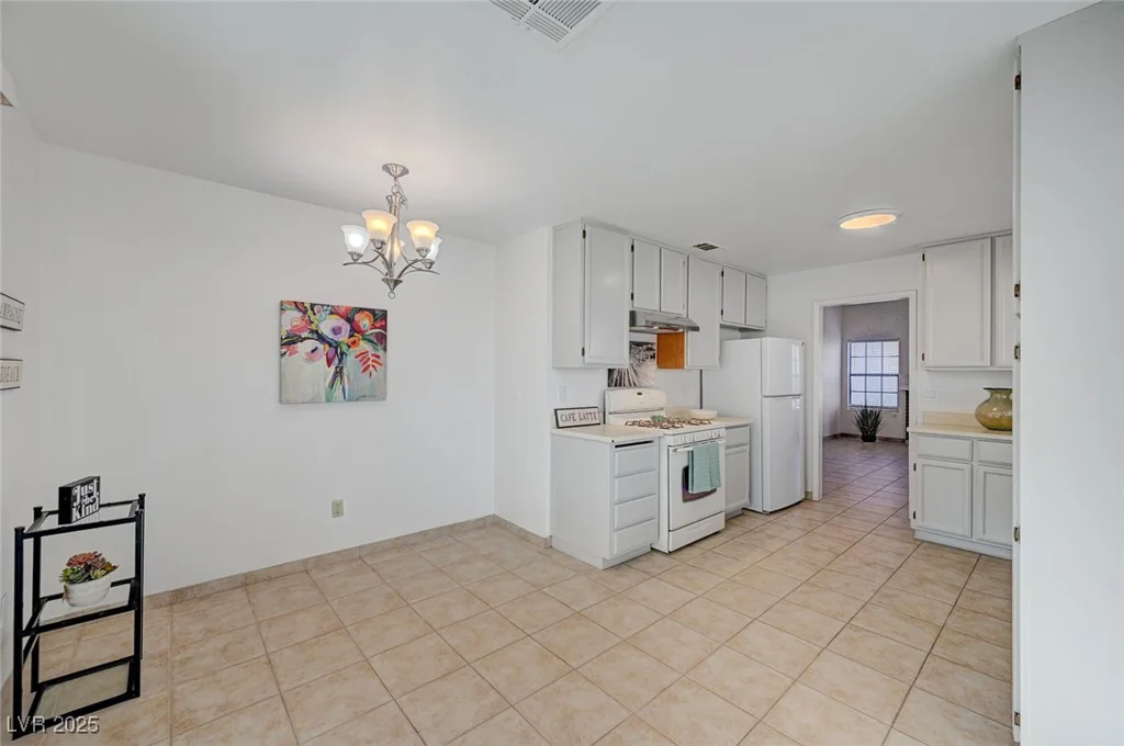 7579 Kalmalii, Las Vegas, NV 89147