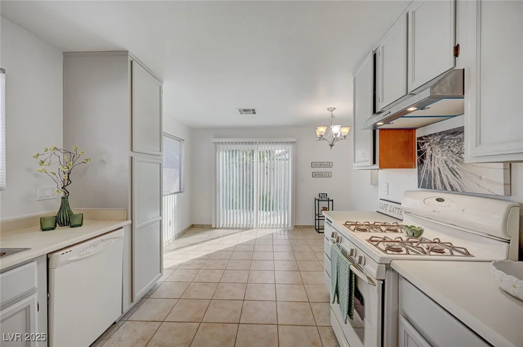 7579 Kalmalii, Las Vegas, NV 89147