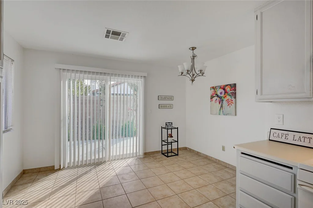 7579 Kalmalii, Las Vegas, NV 89147