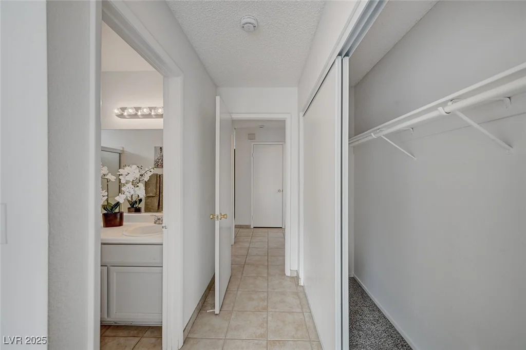 7579 Kalmalii, Las Vegas, NV 89147