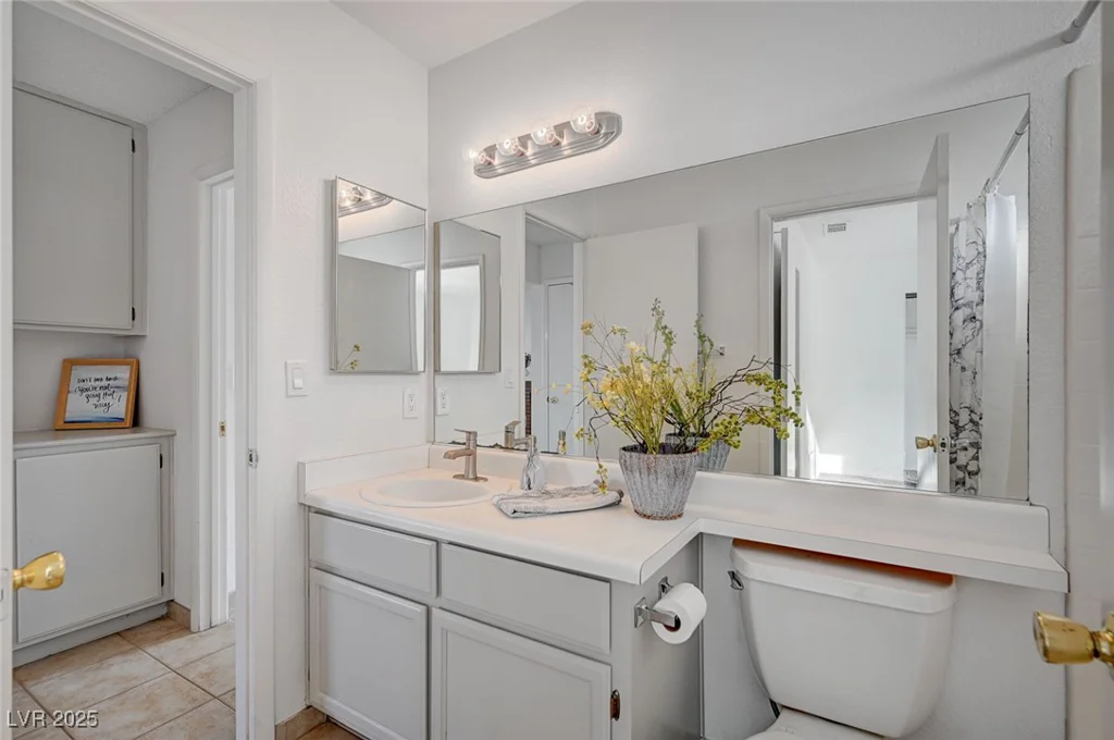 7579 Kalmalii, Las Vegas, NV 89147