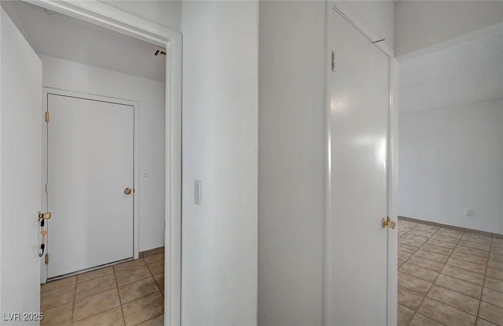 7579 Kalmalii, Las Vegas, NV 89147