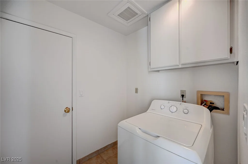 7579 Kalmalii, Las Vegas, NV 89147