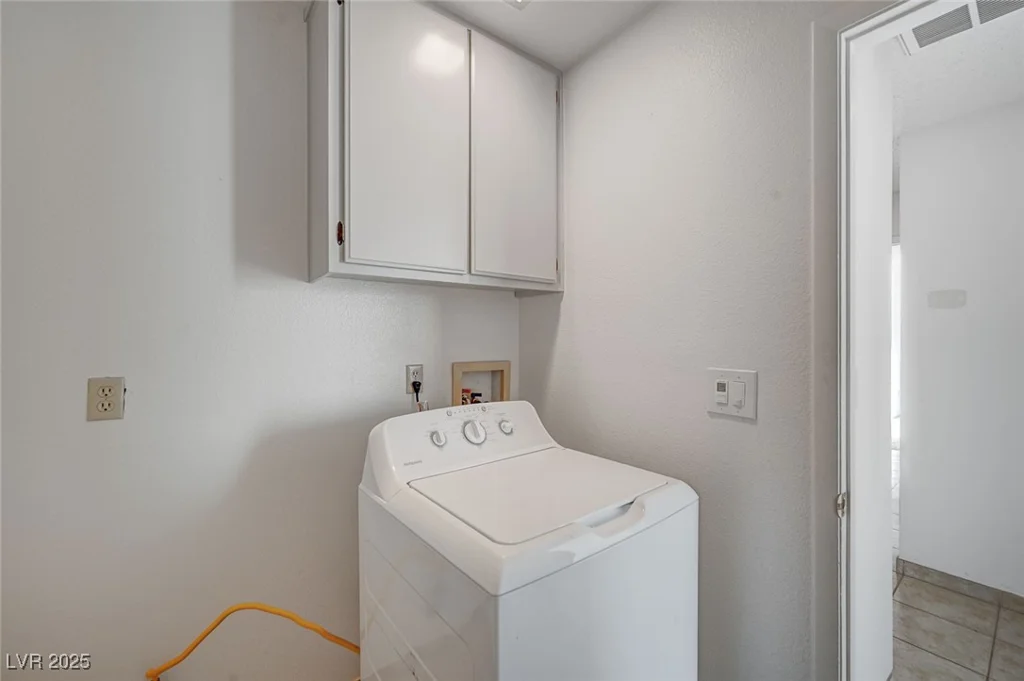 7579 Kalmalii, Las Vegas, NV 89147