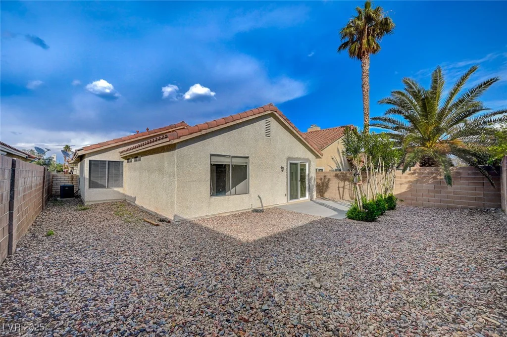 7579 Kalmalii, Las Vegas, NV 89147