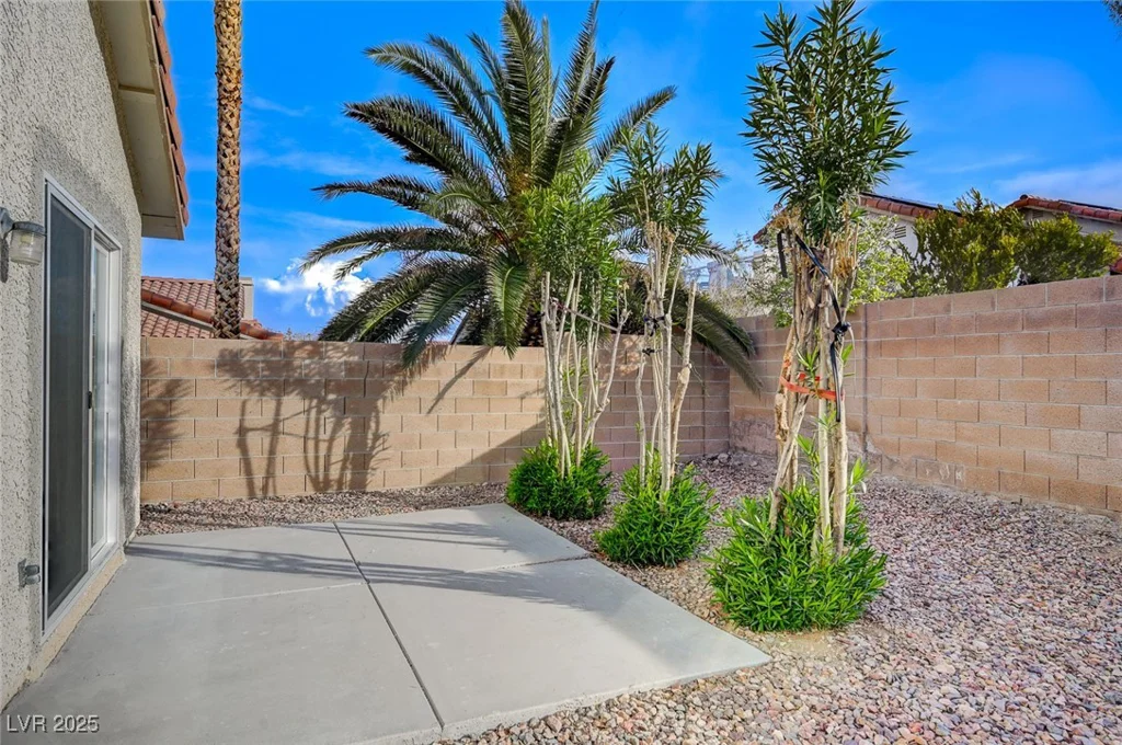 7579 Kalmalii, Las Vegas, NV 89147