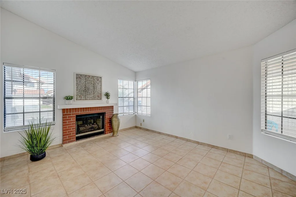 7579 Kalmalii, Las Vegas, NV 89147