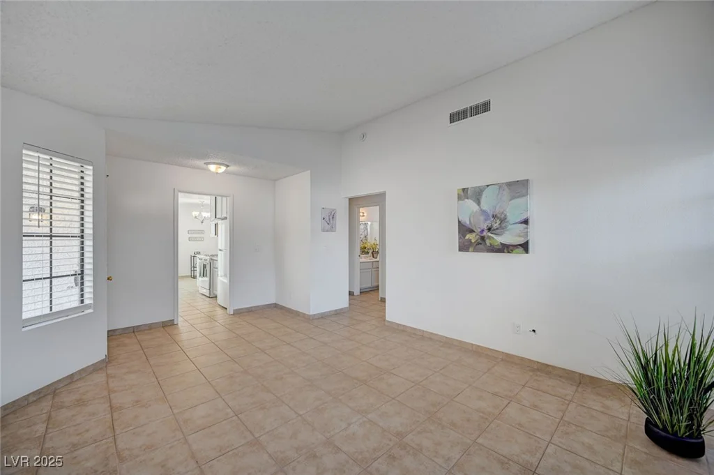 7579 Kalmalii, Las Vegas, NV 89147