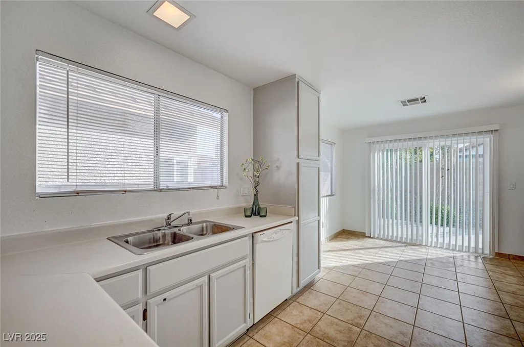 7579 Kalmalii, Las Vegas, NV 89147