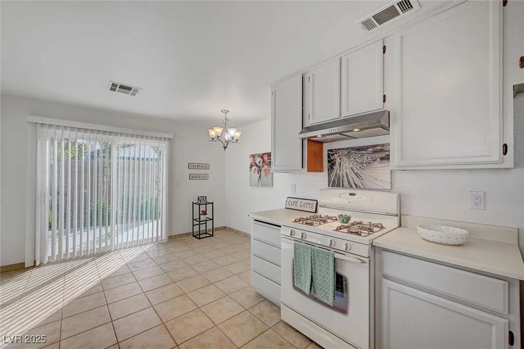 7579 Kalmalii, Las Vegas, NV 89147
