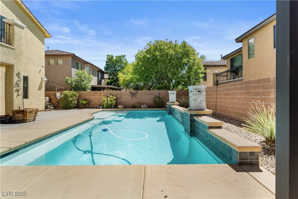 10437 Walworth, Las Vegas, NV 89166