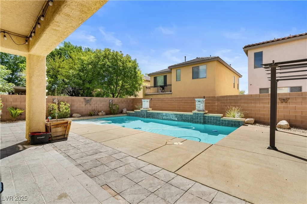 10437 Walworth, Las Vegas, NV 89166