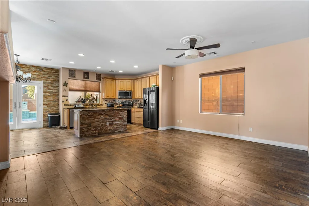 10437 Walworth, Las Vegas, NV 89166