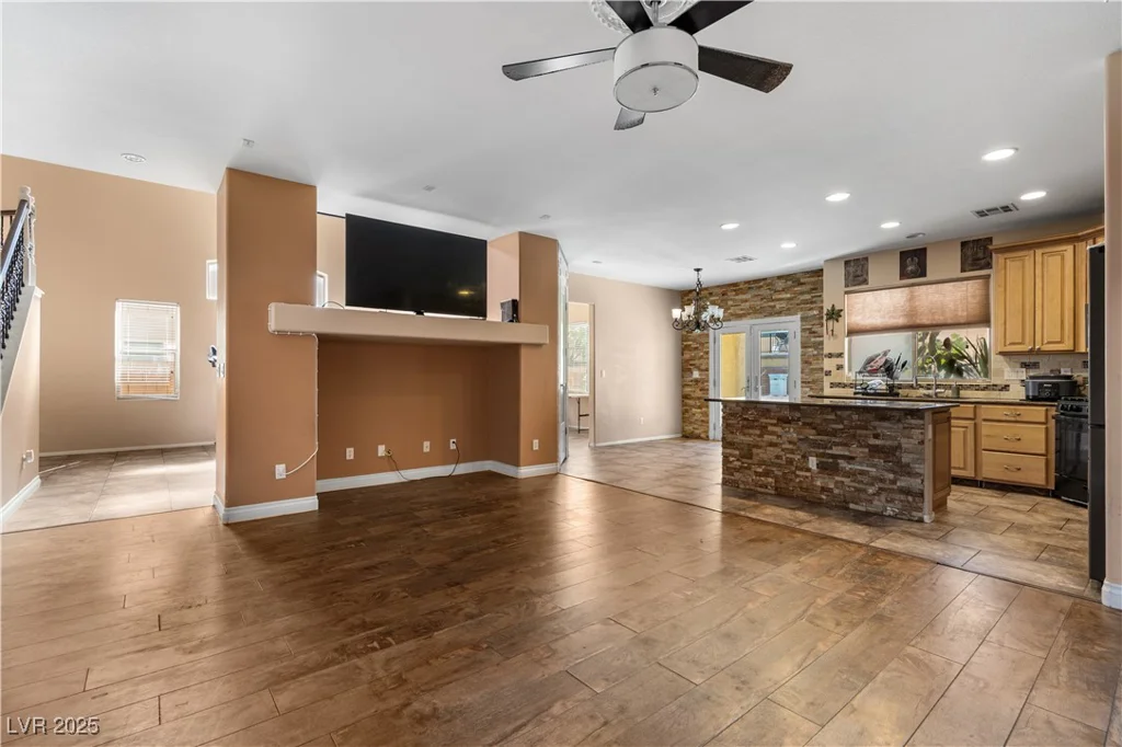 10437 Walworth, Las Vegas, NV 89166