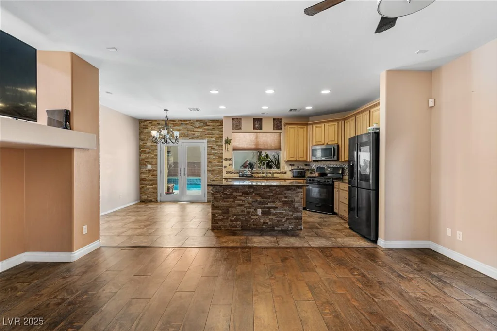 10437 Walworth, Las Vegas, NV 89166