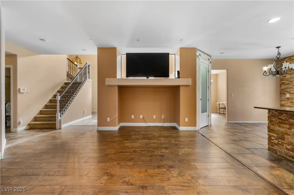 10437 Walworth, Las Vegas, NV 89166