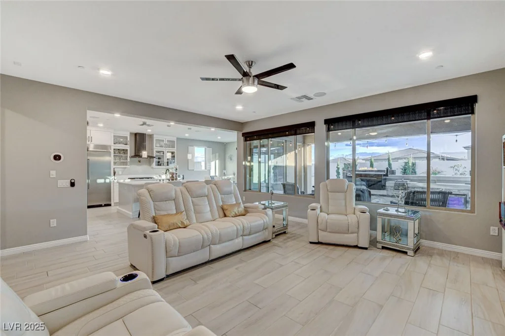 12439 Iron Bluff, Las Vegas, NV 89138