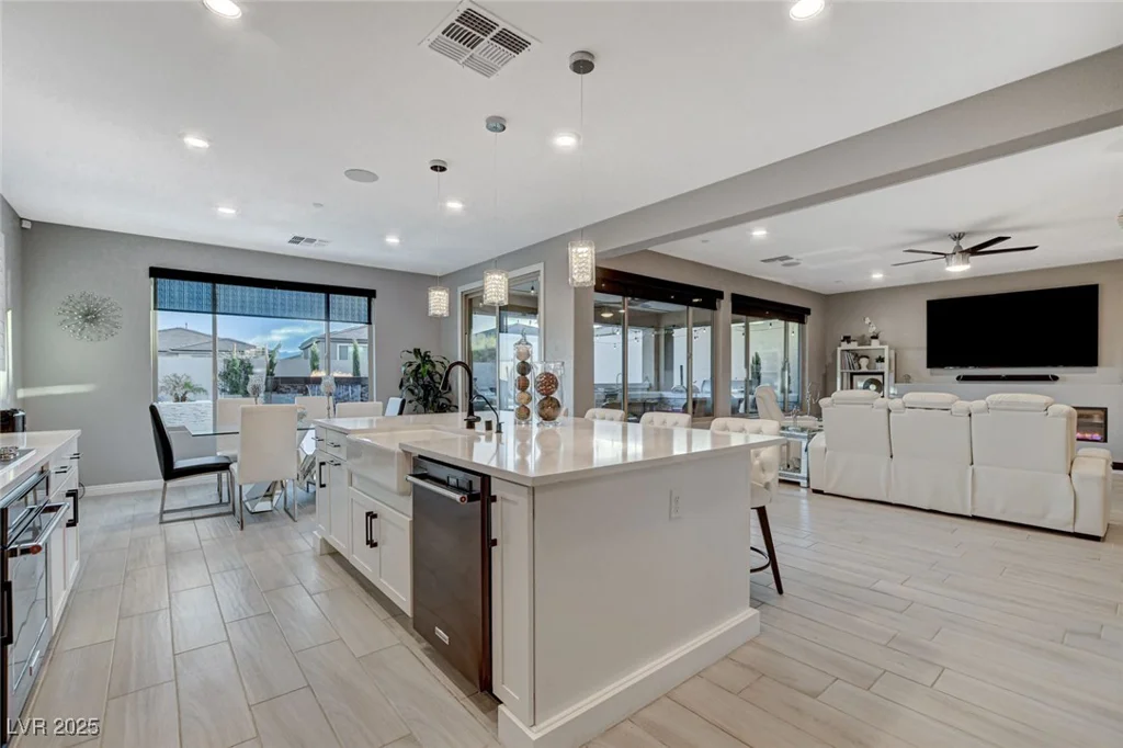 12439 Iron Bluff, Las Vegas, NV 89138