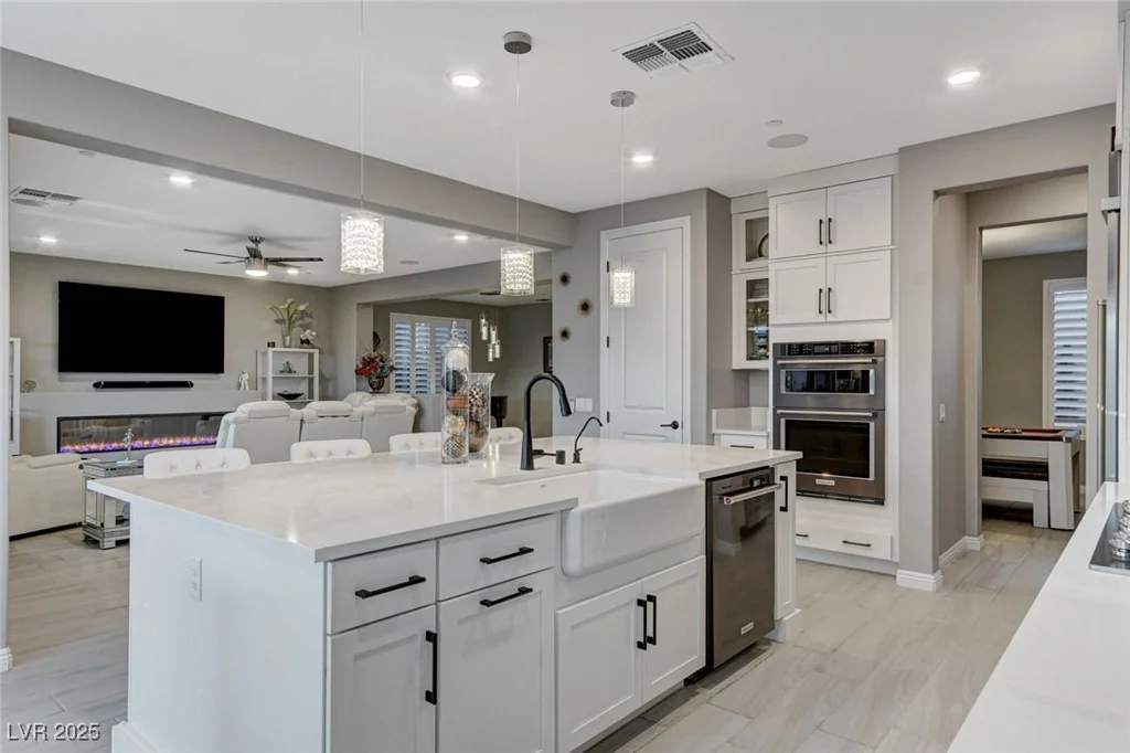 12439 Iron Bluff, Las Vegas, NV 89138