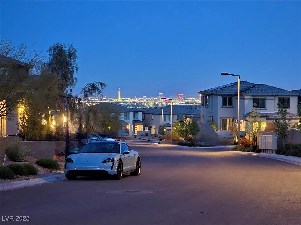 12439 Iron Bluff, Las Vegas, NV 89138