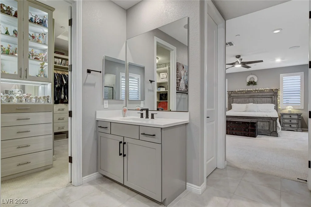 12439 Iron Bluff, Las Vegas, NV 89138