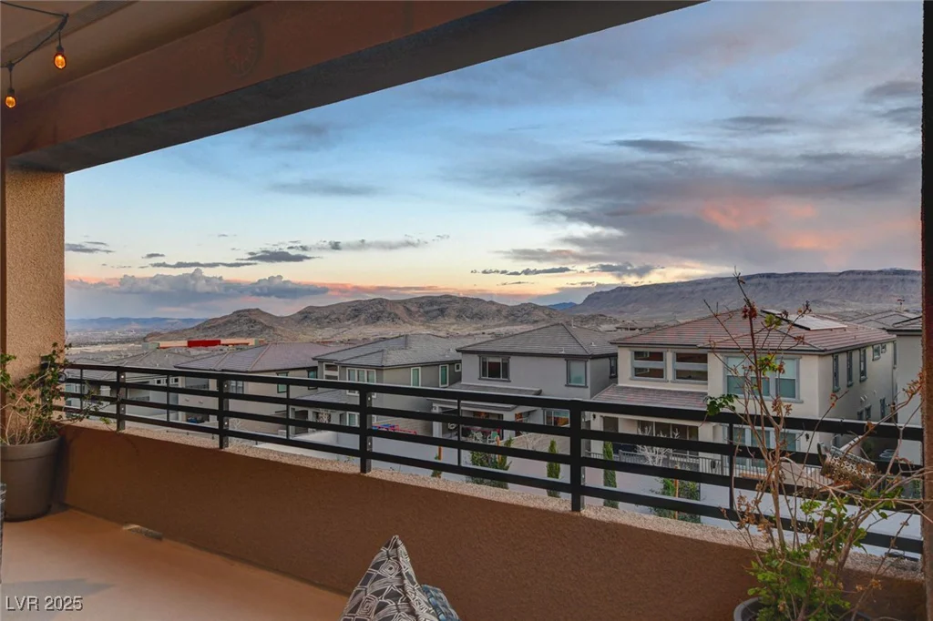 12439 Iron Bluff, Las Vegas, NV 89138