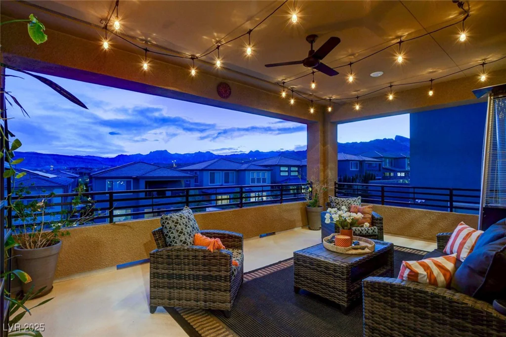 12439 Iron Bluff, Las Vegas, NV 89138