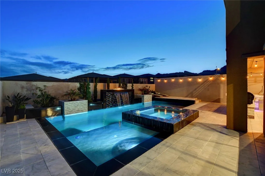 12439 Iron Bluff, Las Vegas, NV 89138