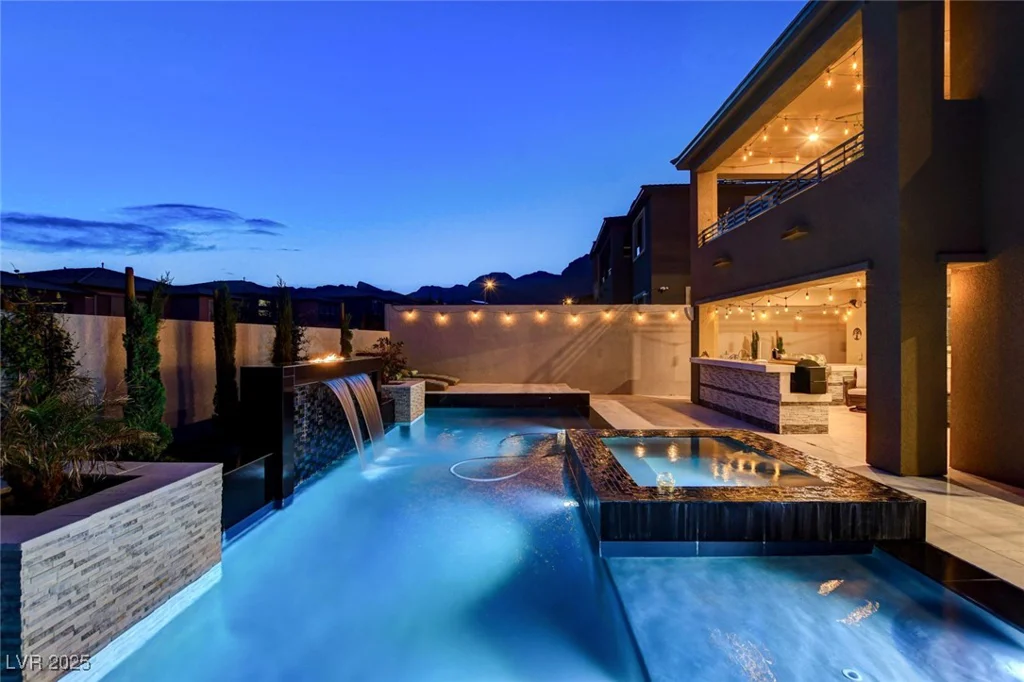 12439 Iron Bluff, Las Vegas, NV 89138
