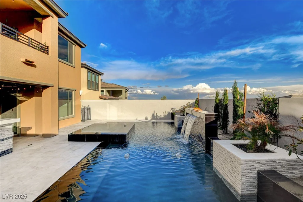 12439 Iron Bluff, Las Vegas, NV 89138