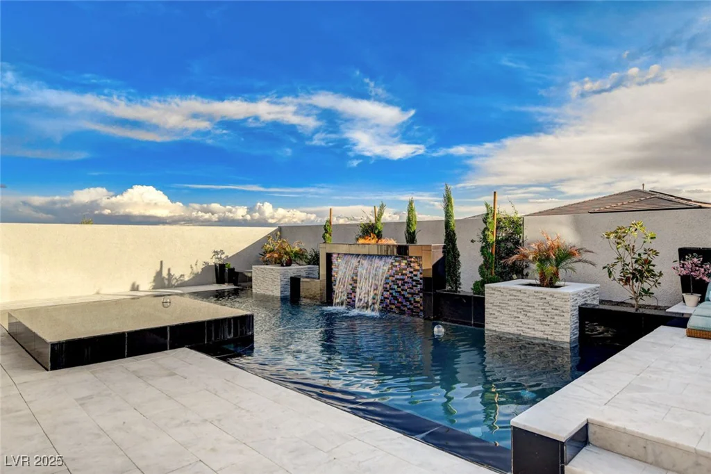 12439 Iron Bluff, Las Vegas, NV 89138