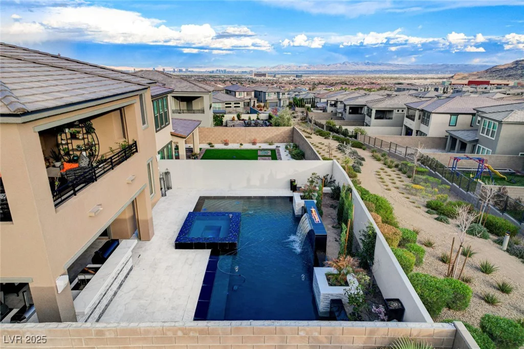 12439 Iron Bluff, Las Vegas, NV 89138