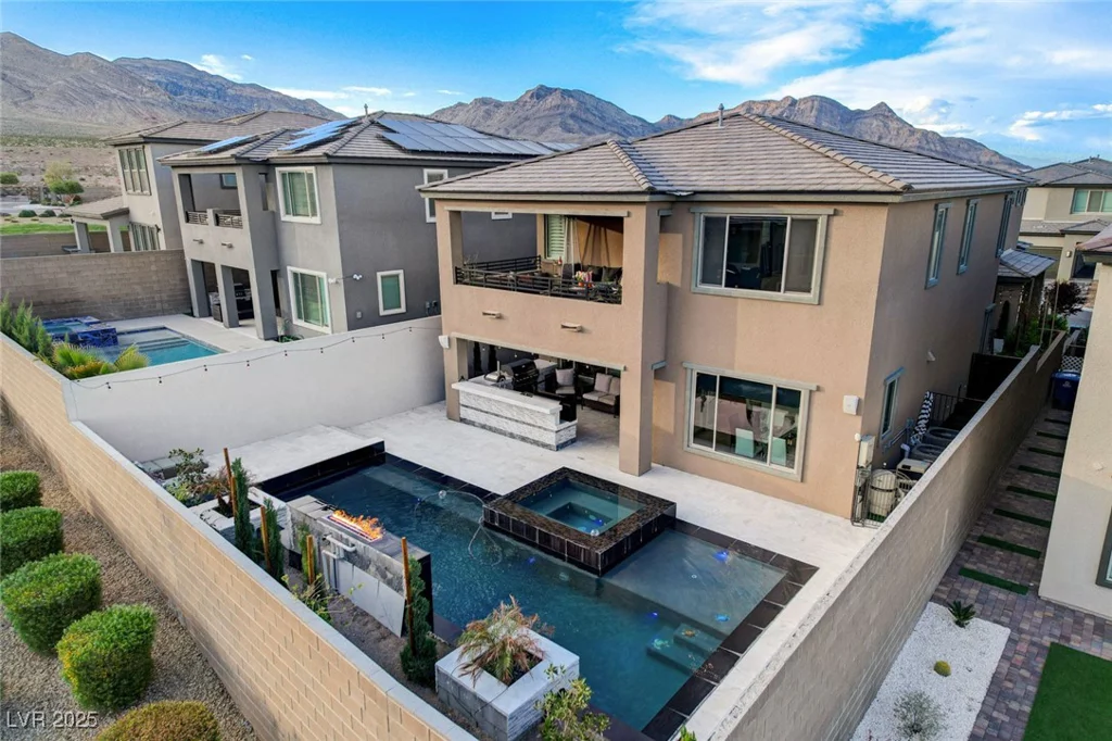 12439 Iron Bluff, Las Vegas, NV 89138