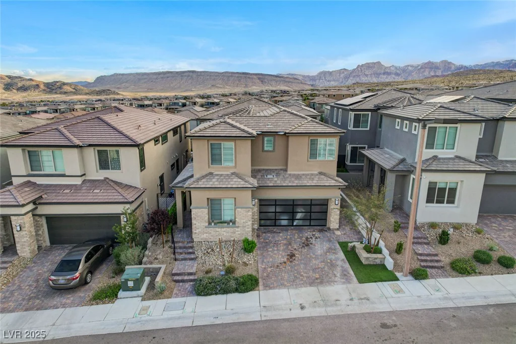 12439 Iron Bluff, Las Vegas, NV 89138