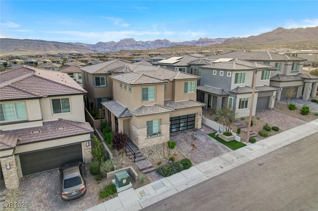 12439 Iron Bluff, Las Vegas, NV 89138