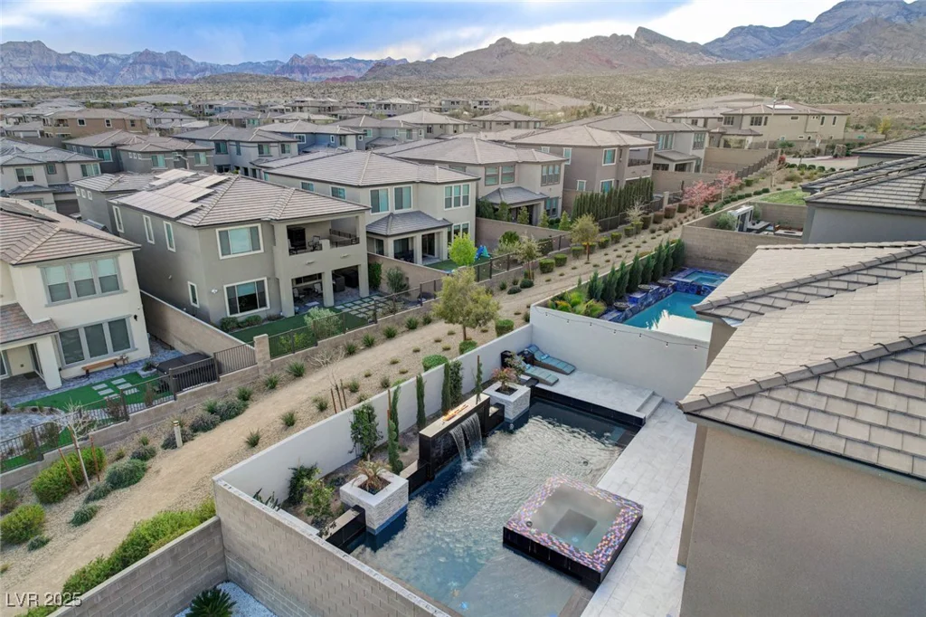12439 Iron Bluff, Las Vegas, NV 89138