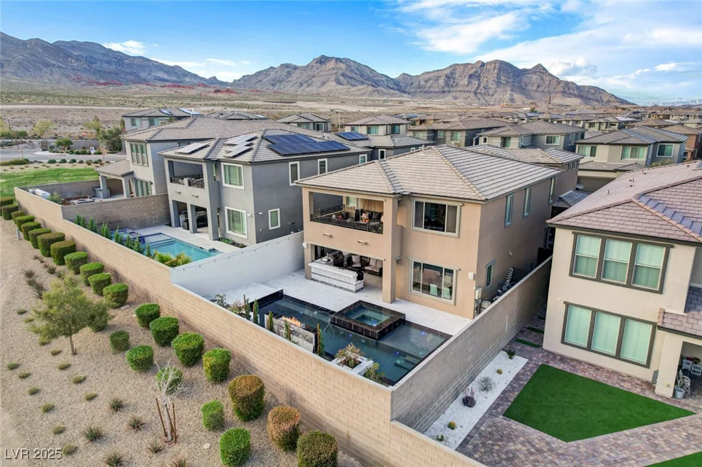 12439 Iron Bluff, Las Vegas, NV 89138