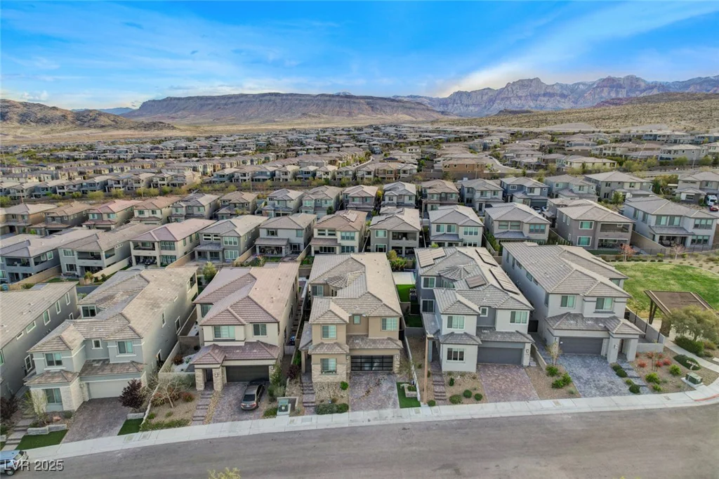 12439 Iron Bluff, Las Vegas, NV 89138