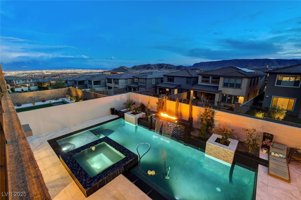12439 Iron Bluff, Las Vegas, NV 89138