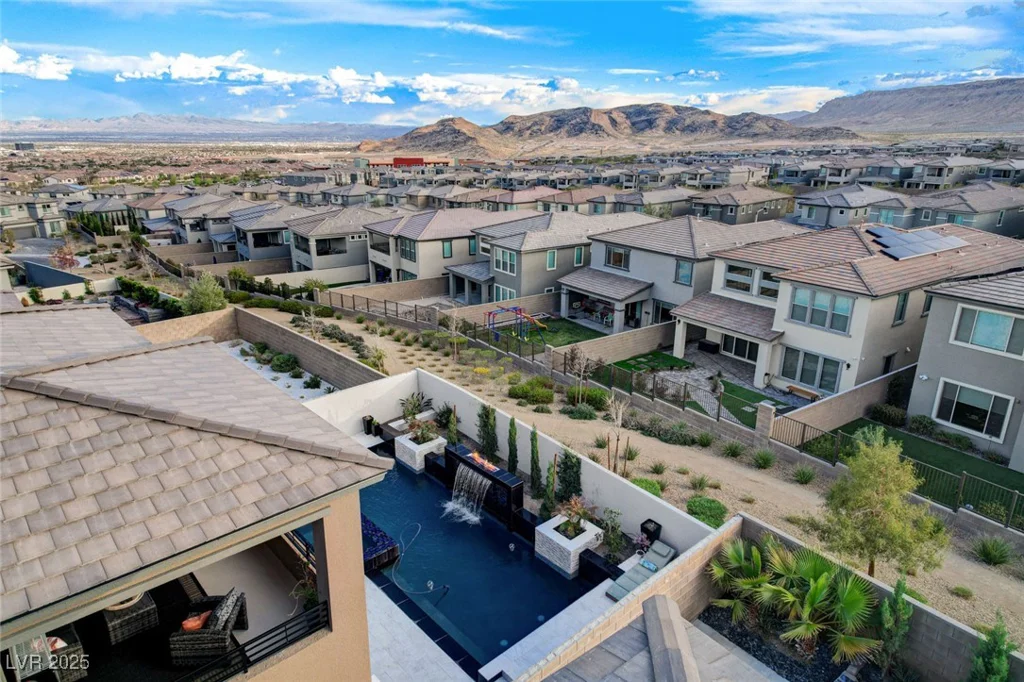 12439 Iron Bluff, Las Vegas, NV 89138