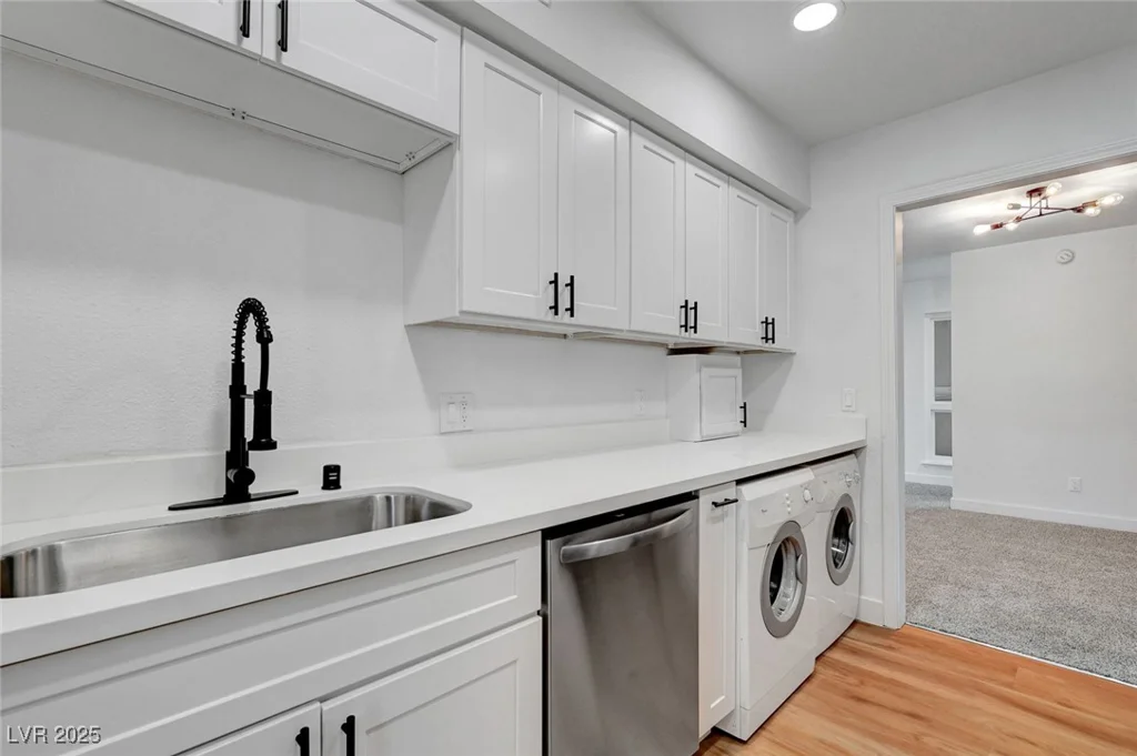 2822 Loveland, Las Vegas, NV 89109