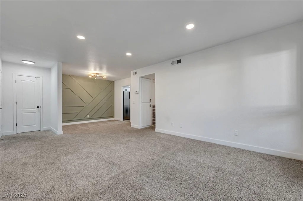 2822 Loveland, Las Vegas, NV 89109