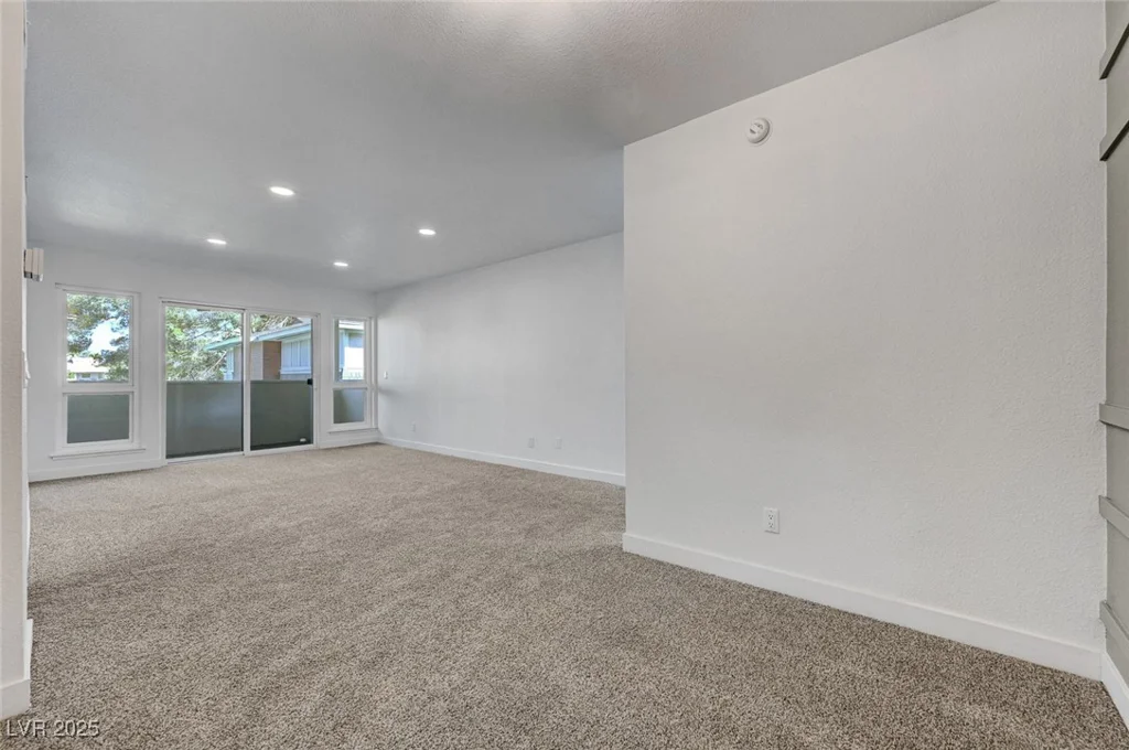 2822 Loveland, Las Vegas, NV 89109