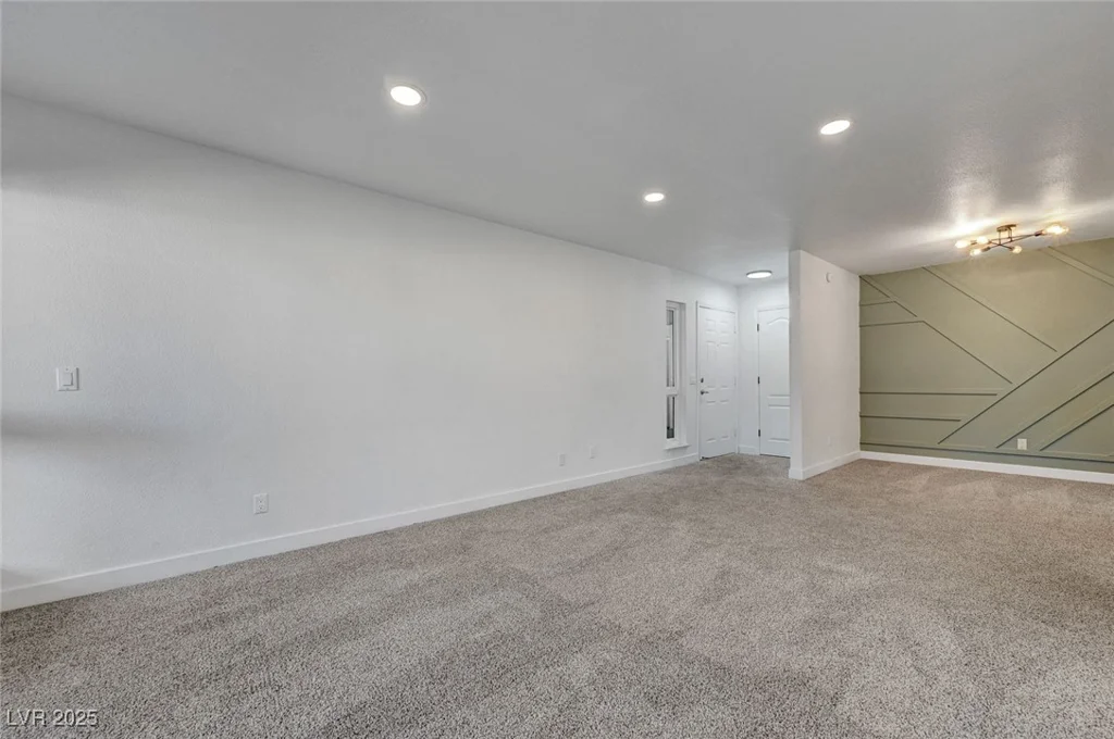2822 Loveland, Las Vegas, NV 89109