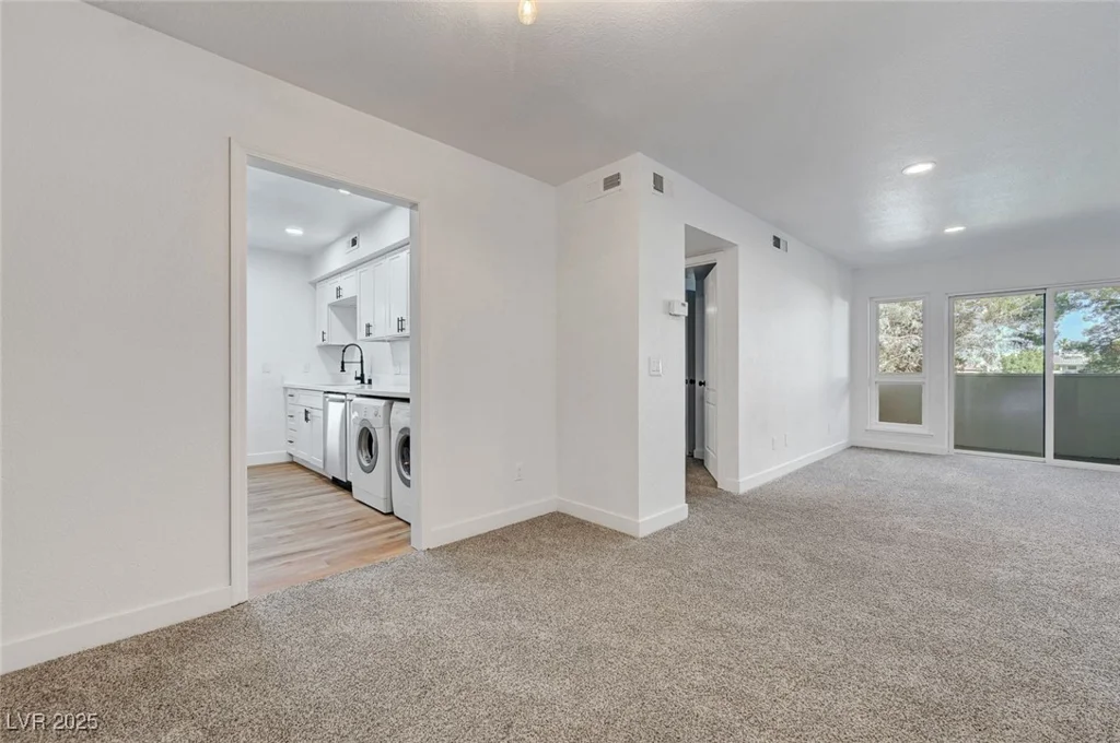2822 Loveland, Las Vegas, NV 89109