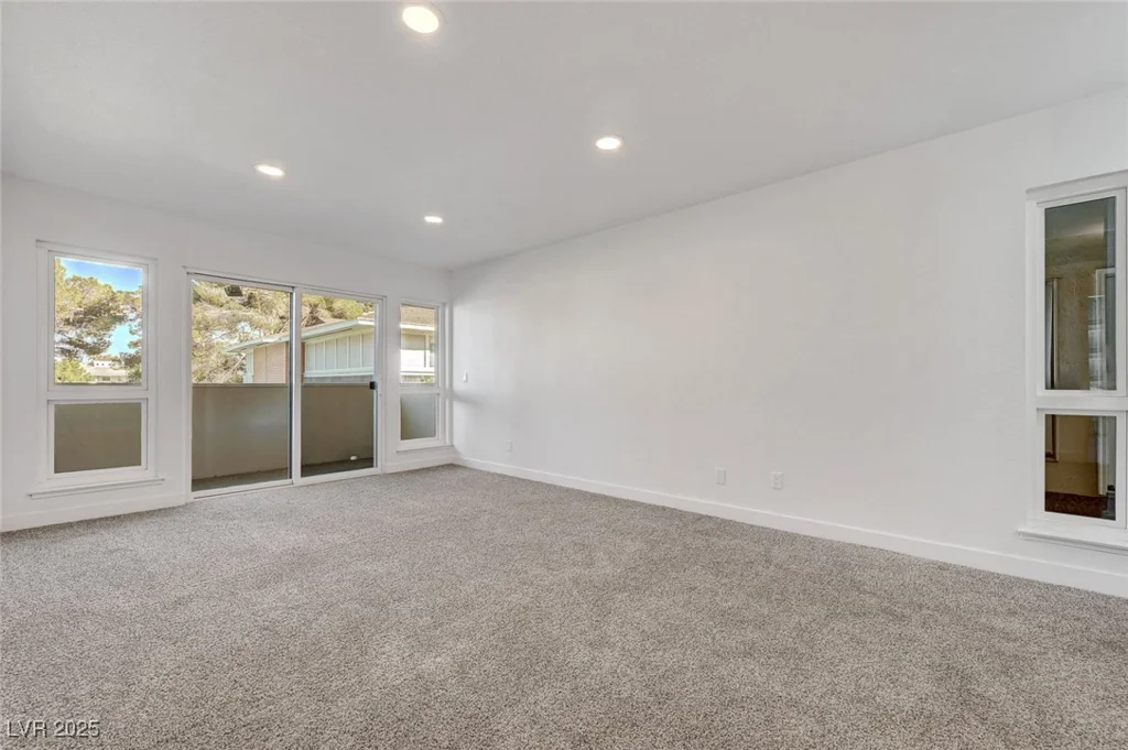 2822 Loveland, Las Vegas, NV 89109
